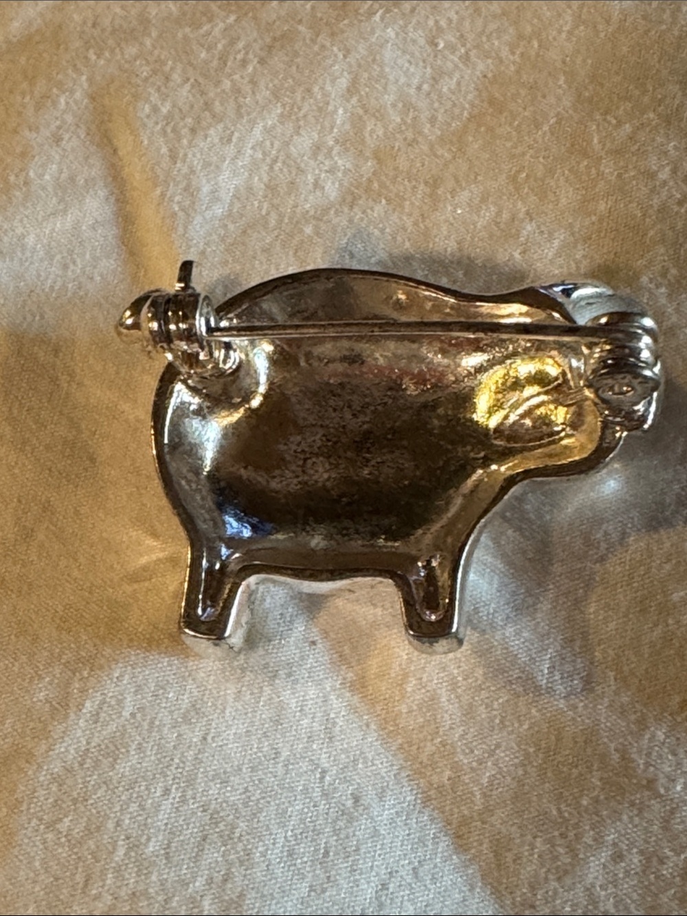 Silver Pig Brooch with Pink Crystal Eye - Picture 4 of 4